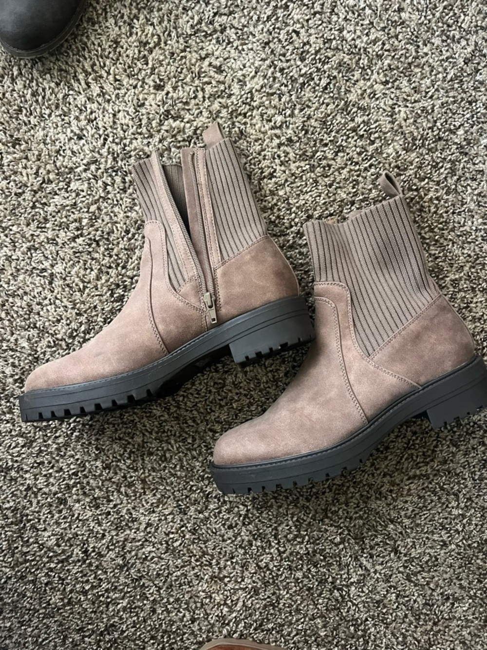 Dolce Vita Women's Chelsea Lug Boot with Ribbed Shaft, never worn!